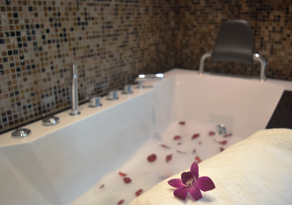 Bathtub Hotel Sixty3 Best Hotel in Kota Kinabalu